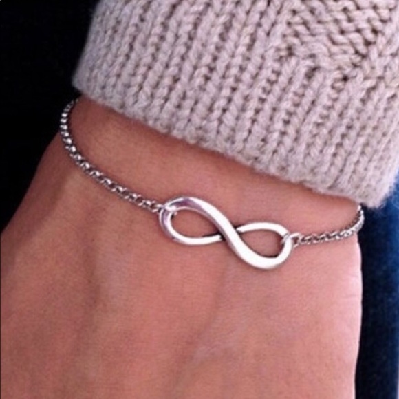 Jewelry - Dainty infinity bracelet